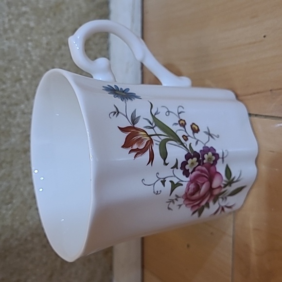 4 Royal Grafton cup, no damage - Picture 3 of 8